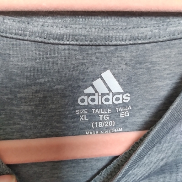 Adidas Grey Short Sleeve Tricorn Logo Athletic Tee Shirt Size XL - Picture 7 of 8